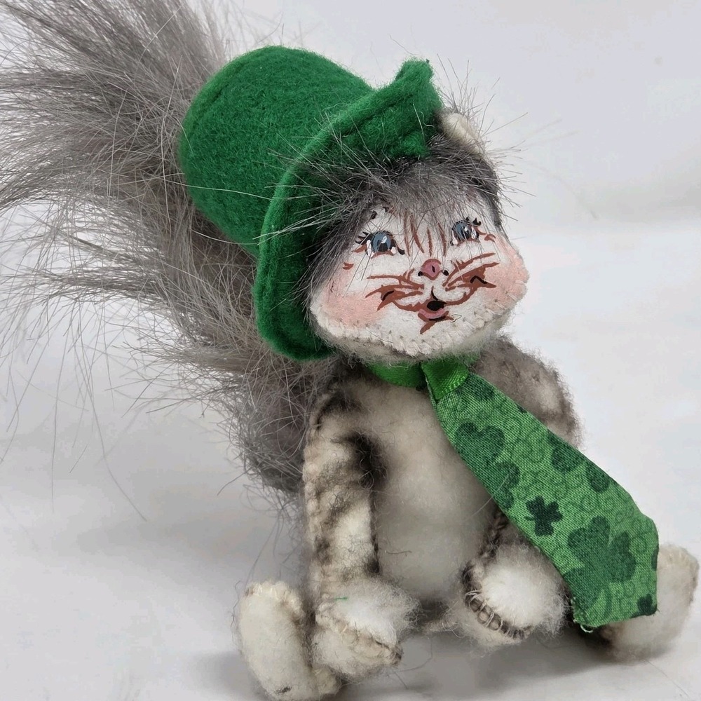Annalee Doll 2004 St. Patrick's Day Squirrel‎ Figurine 4.5 Inch Hat VINTAGE